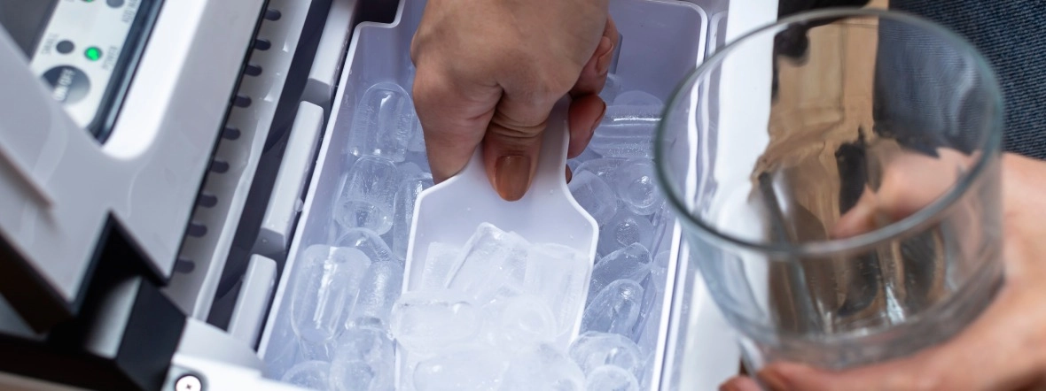 Najlepsza domowa kostkarka do lodu – ranking 2025