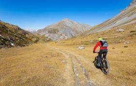 Ranking rower&oacute;w elektrycznych trekkingowych 2026