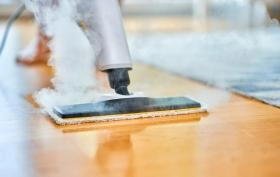 Mop parowy a panele – sprawdź, zanim użyjesz