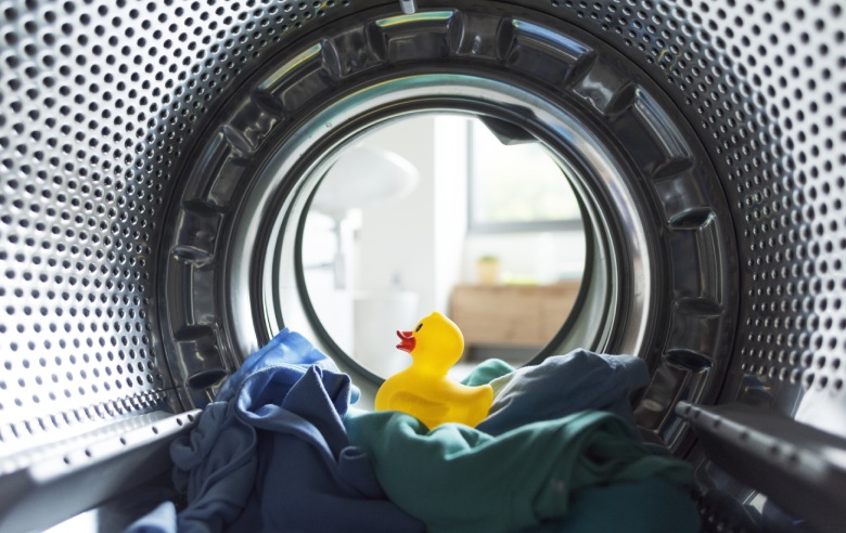 Pranie parowe: dlaczego warto kupić pralkę z funkcją pary