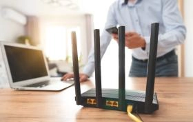 Jak zresetować router? Przewodnik krok po kroku