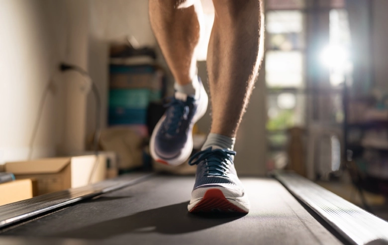 Chodzenie na bieżni – efekty i zalety treningu