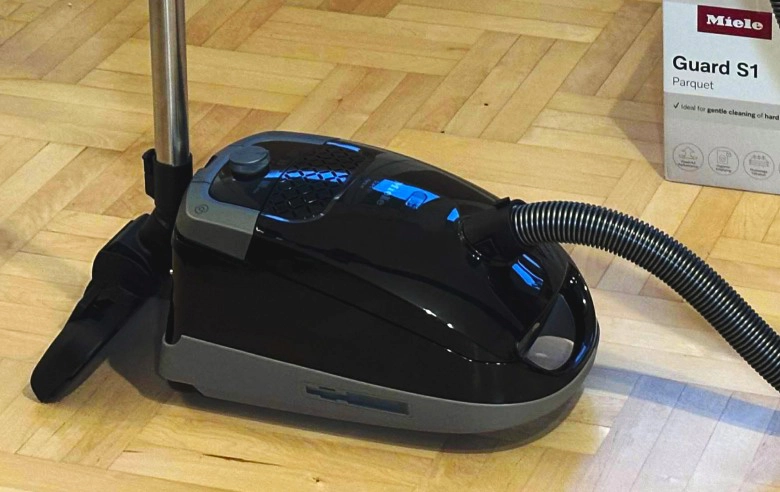 Recenzja Miele Guard S1 Parquet – skuteczne odkurzanie bez ryzyka zarysowań