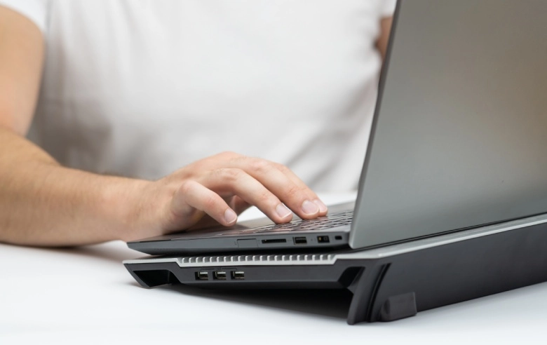 Jaka najlepsza podstawka chłodząca pod laptopa? Ranking