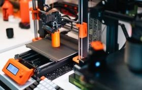Jak działa drukarka 3D? Zasada działania i technologie druku 3D