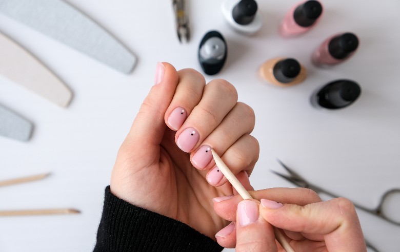 Zestaw do manicure’u – jak wybrać ten, który pomoże ci zadbać o dłonie w domu?