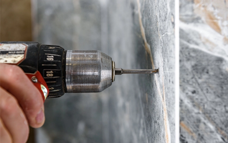 Jak i czym wiercić w płytkach ceramicznych i gresowych?