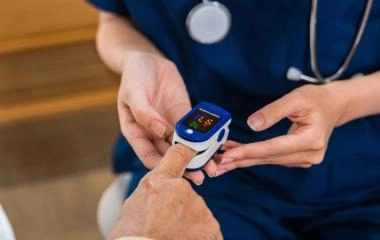 Co to jest SpO₂? Jak mierzyć saturację pulsoksymetrem?