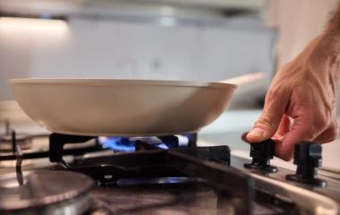 Montaż i podłączenie płyty gazowej &ndash; poradnik 2026