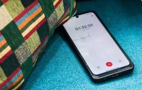Jak nagrać rozmowę telefoniczną? Poradnik dla Androida i iOS