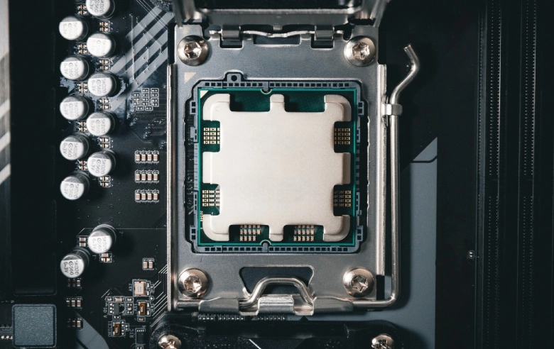 AMD czy Intel? Który procesor wybrać? Do jakich zastosowań?