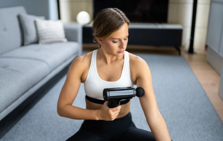 Massage gun – jak używać pistoletu do masażu?