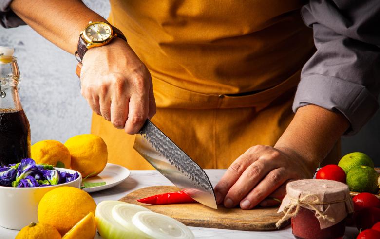 Nóż santoku – do czego służy i jak go używać?