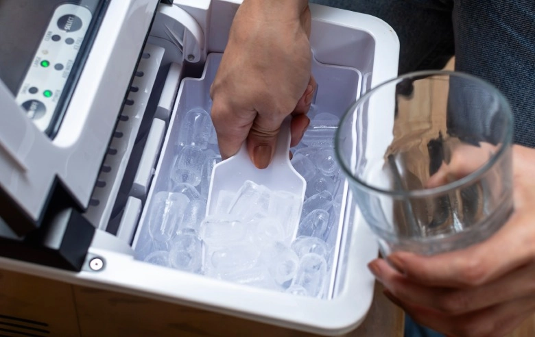 Najlepsza domowa kostkarka do lodu – ranking 2025