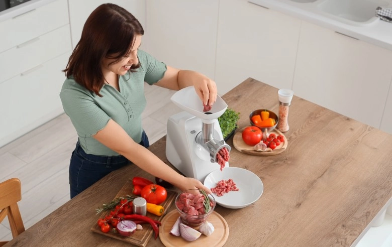 Ranking najlepszych maszynek do mielenia mięsa 2025. Wybierz idealny model dla siebie!