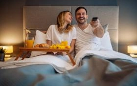 Telewizor w sypialni – jaki wybrać? Gdzie go umieścić?
