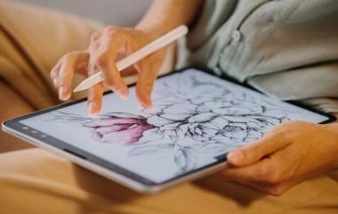 Jaki tablet do rysowania wybrać? Tablet graficzny czy zwykły z rysikiem?