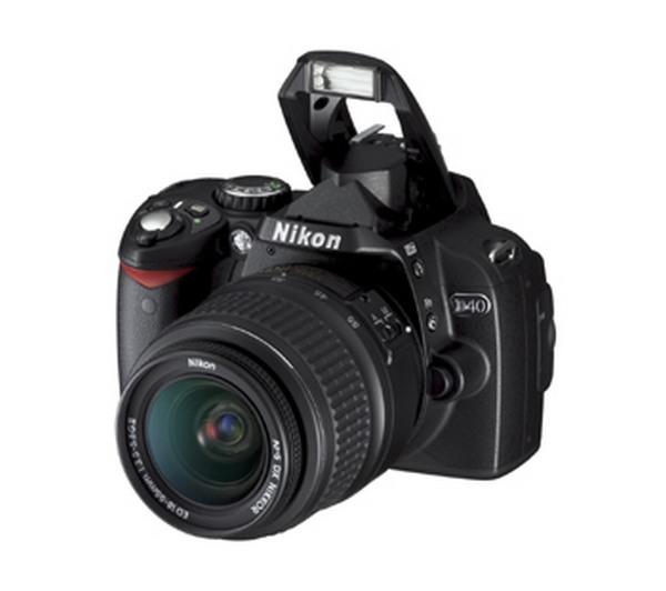 Lustrzanka Nikon D 40 + AF-S DX 18 - 55 mm