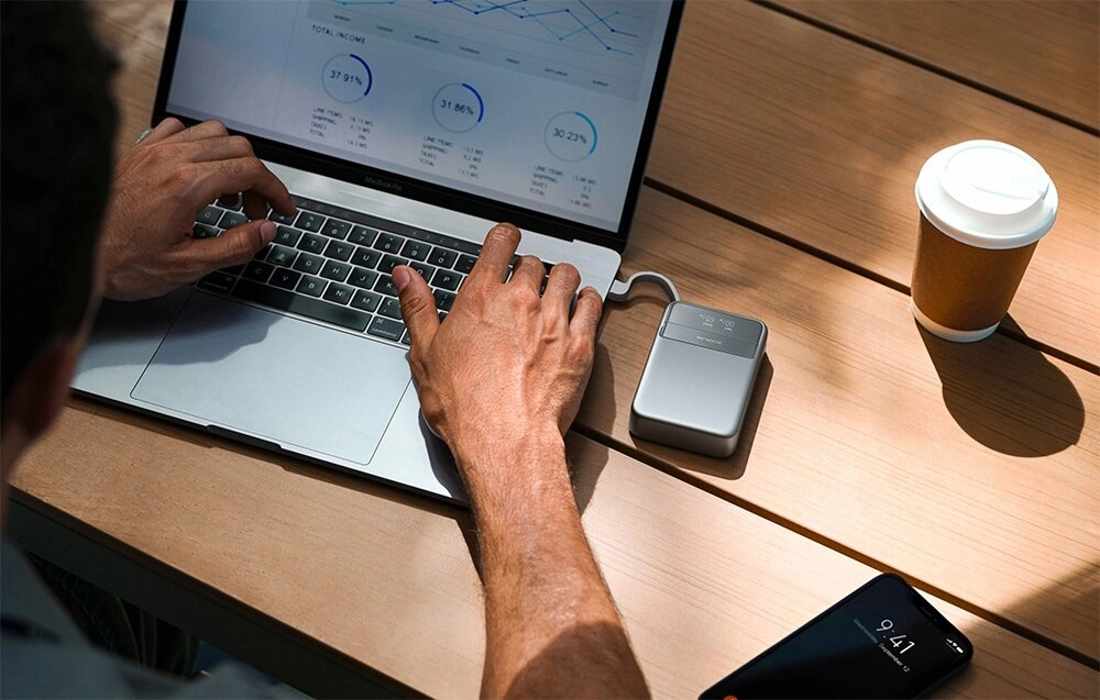 Фото Зовнішній акумулятор (павербанк) EcoFlow Rapid Magnetic 10000mAh 65W Silver (EF-RAPID10000-B-EU)