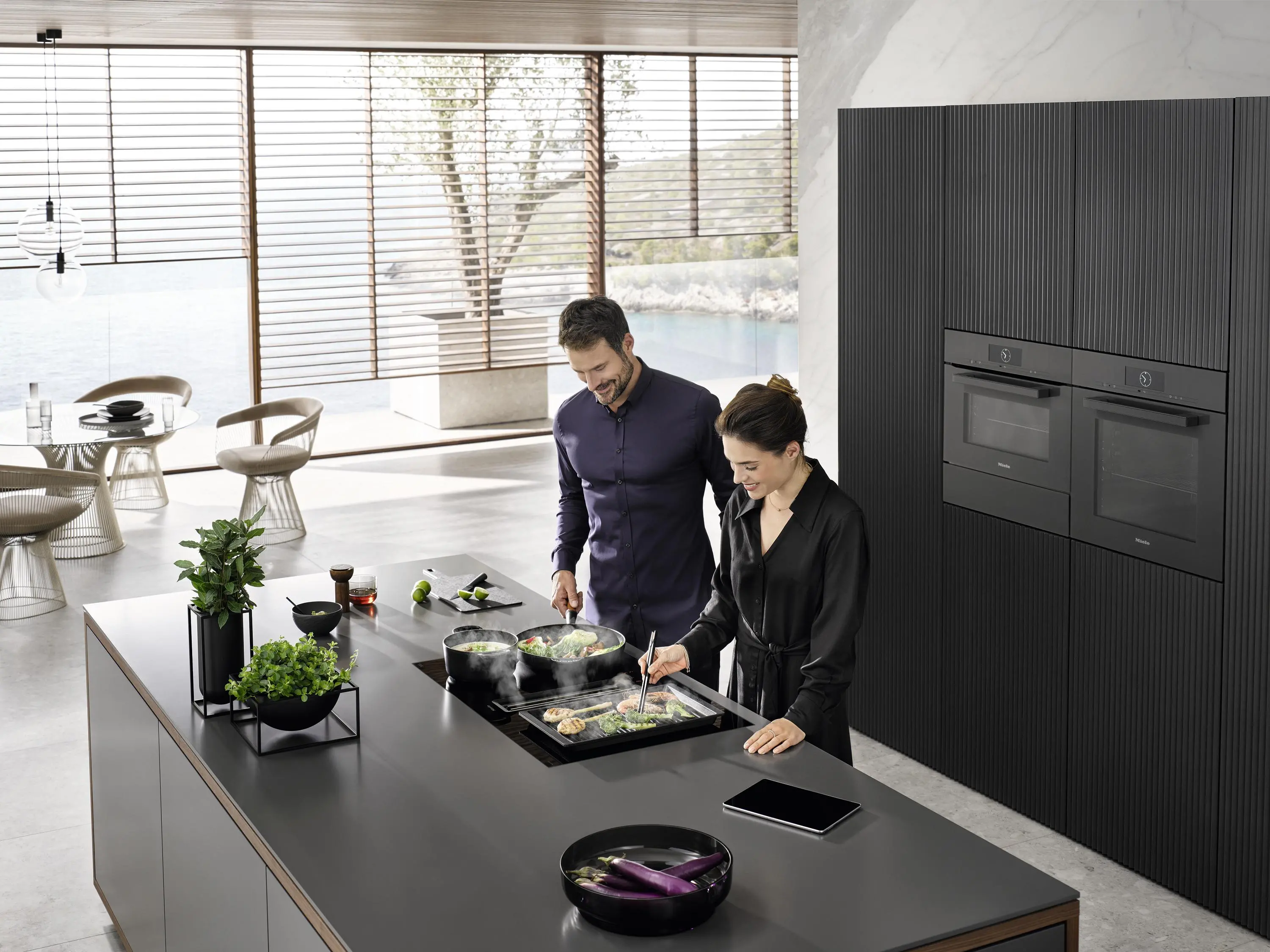 Płyta indukcyjna z okapem Miele KMDA 7473 FL-U Silence 80cm
