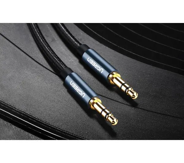 UGREEN AV112 AUX 2m Czarny