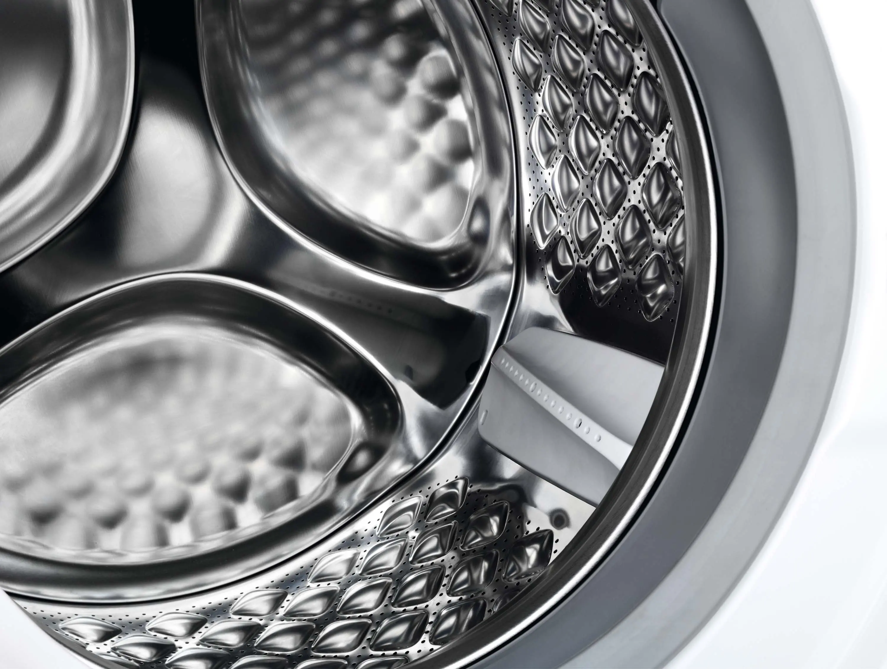 Pralka Electrolux z otwartymi drzwiczkami