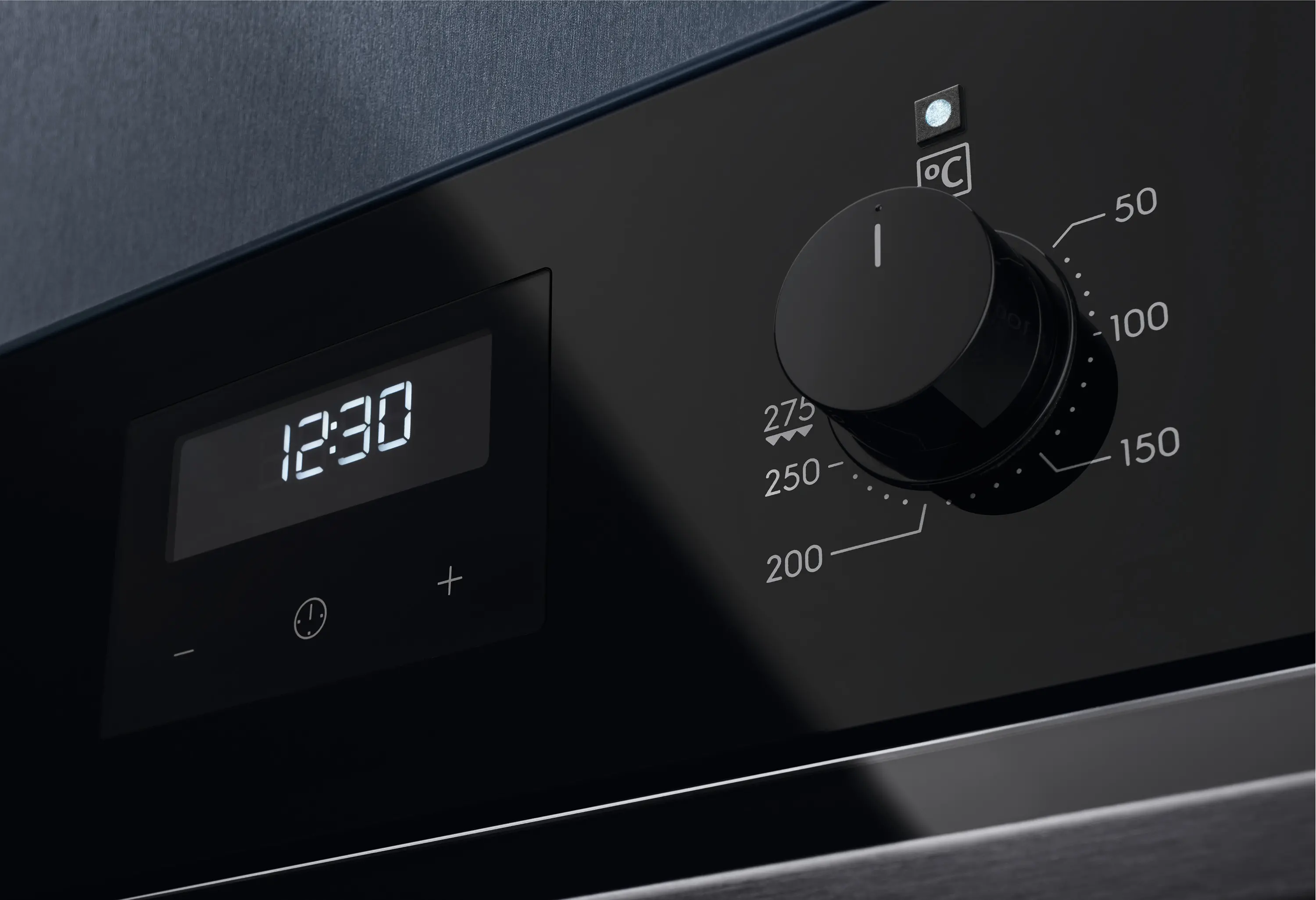 Фото Духовка електрична Electrolux EOD3C70TK