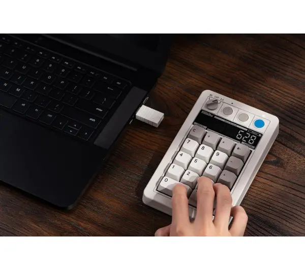 8BitDo Retro 18 Numpad M Edition Biały