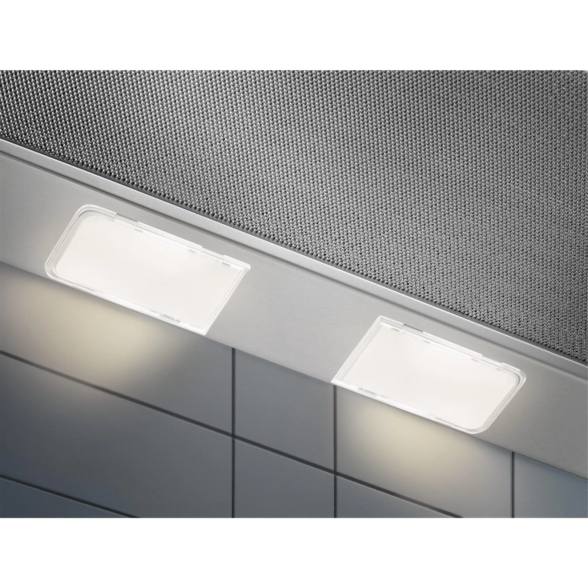 фото Вытяжка телескопическая Electrolux LFP326S 3