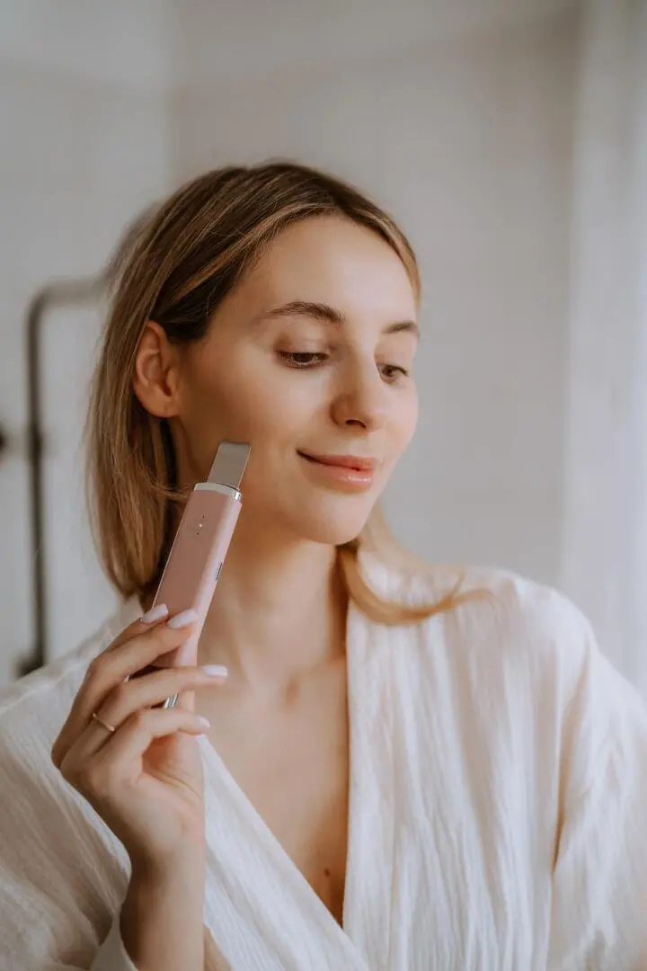 Urządzenie do peelingu kawitacyjnego Beautifly Scrub Slim Blush