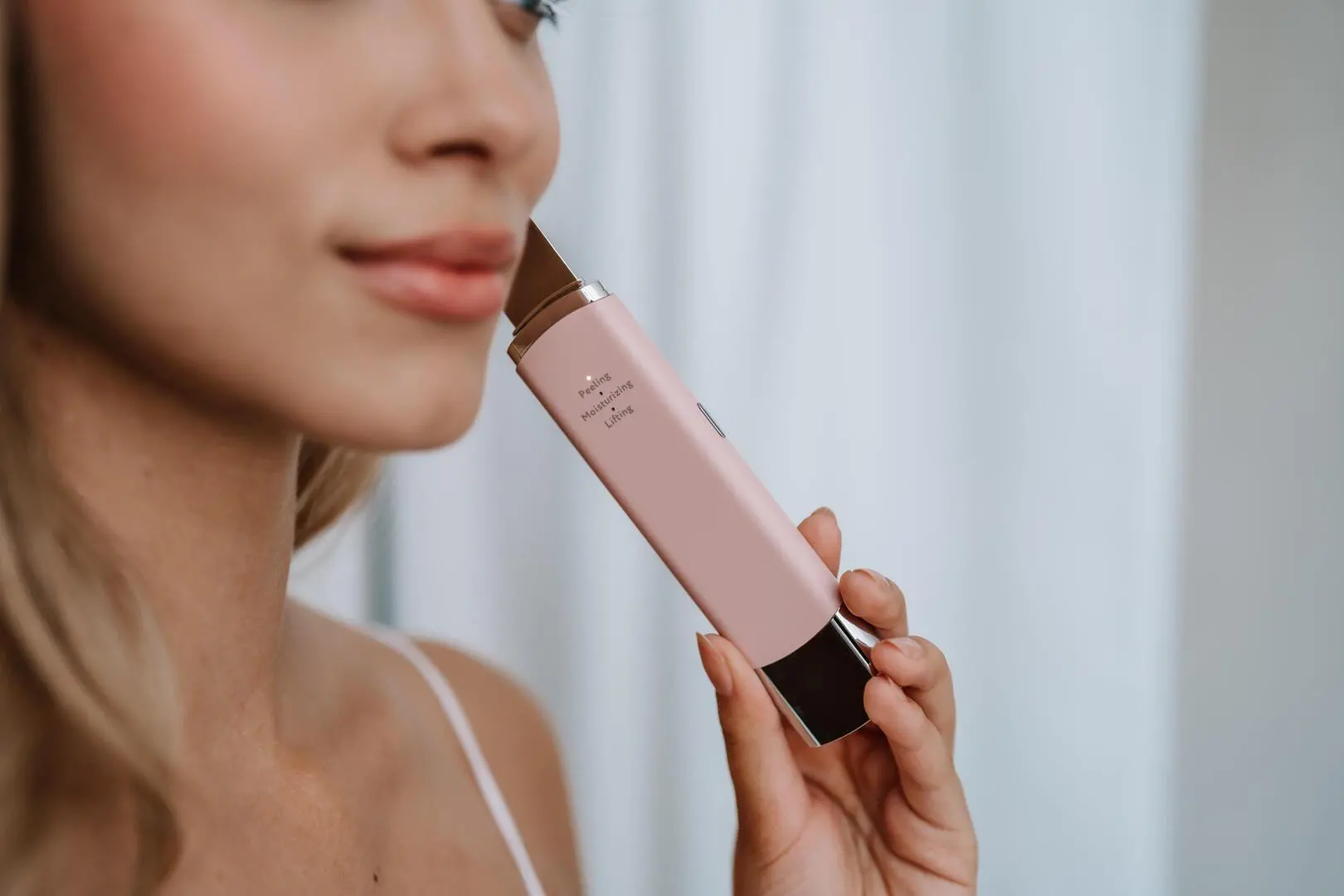 Urządzenie do peelingu kawitacyjnego Beautifly Scrub Slim Blush