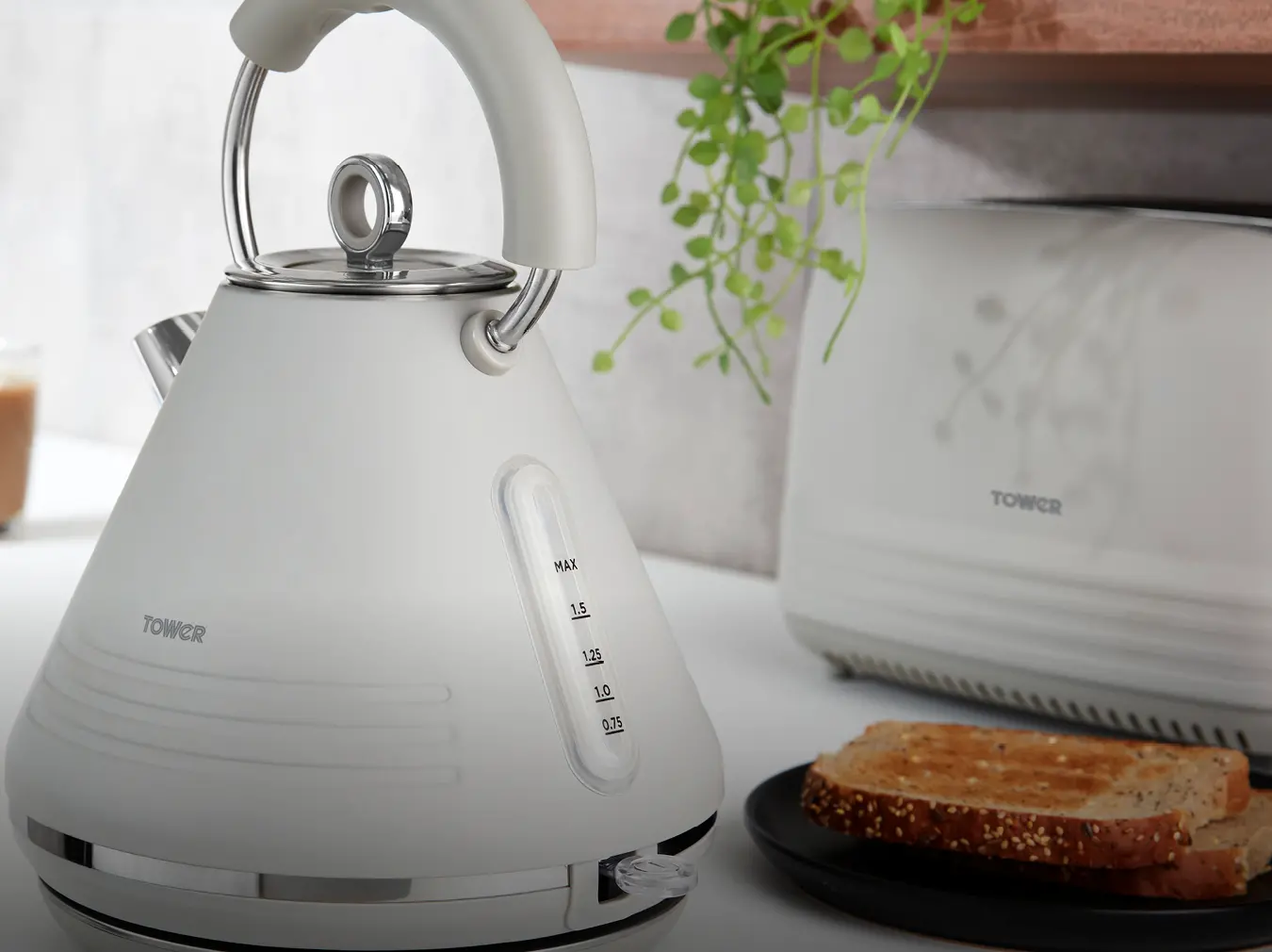 фото Електрочайник Tower T10074GRY