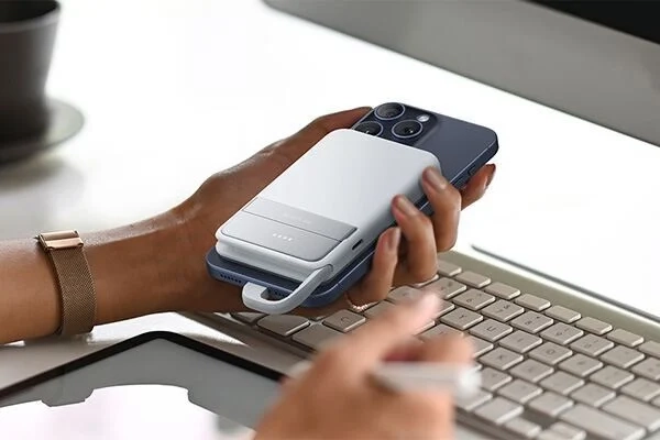 фото Зовнішній акумулятор (павербанк) EcoFlow Rapid Magnetic 5000mAh Light Blue (EF-RAPID5000-L-EU)