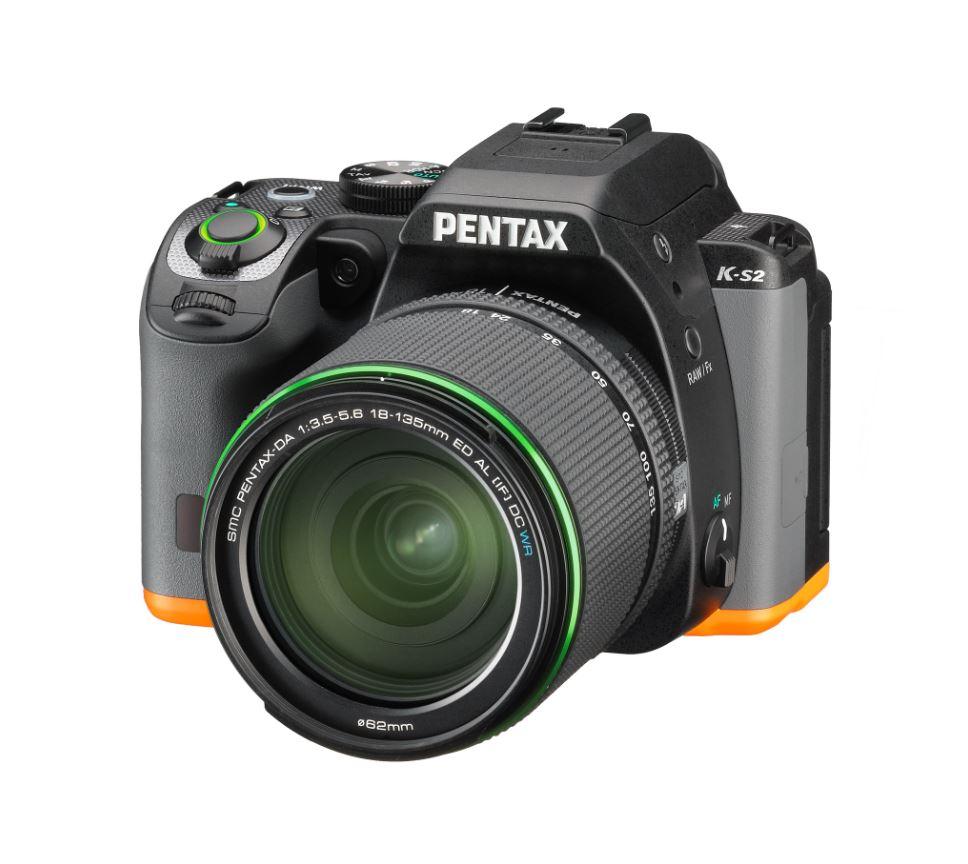 Lustrzanka Pentax K-S2 18-135WR (czarno-pomarańczowy)