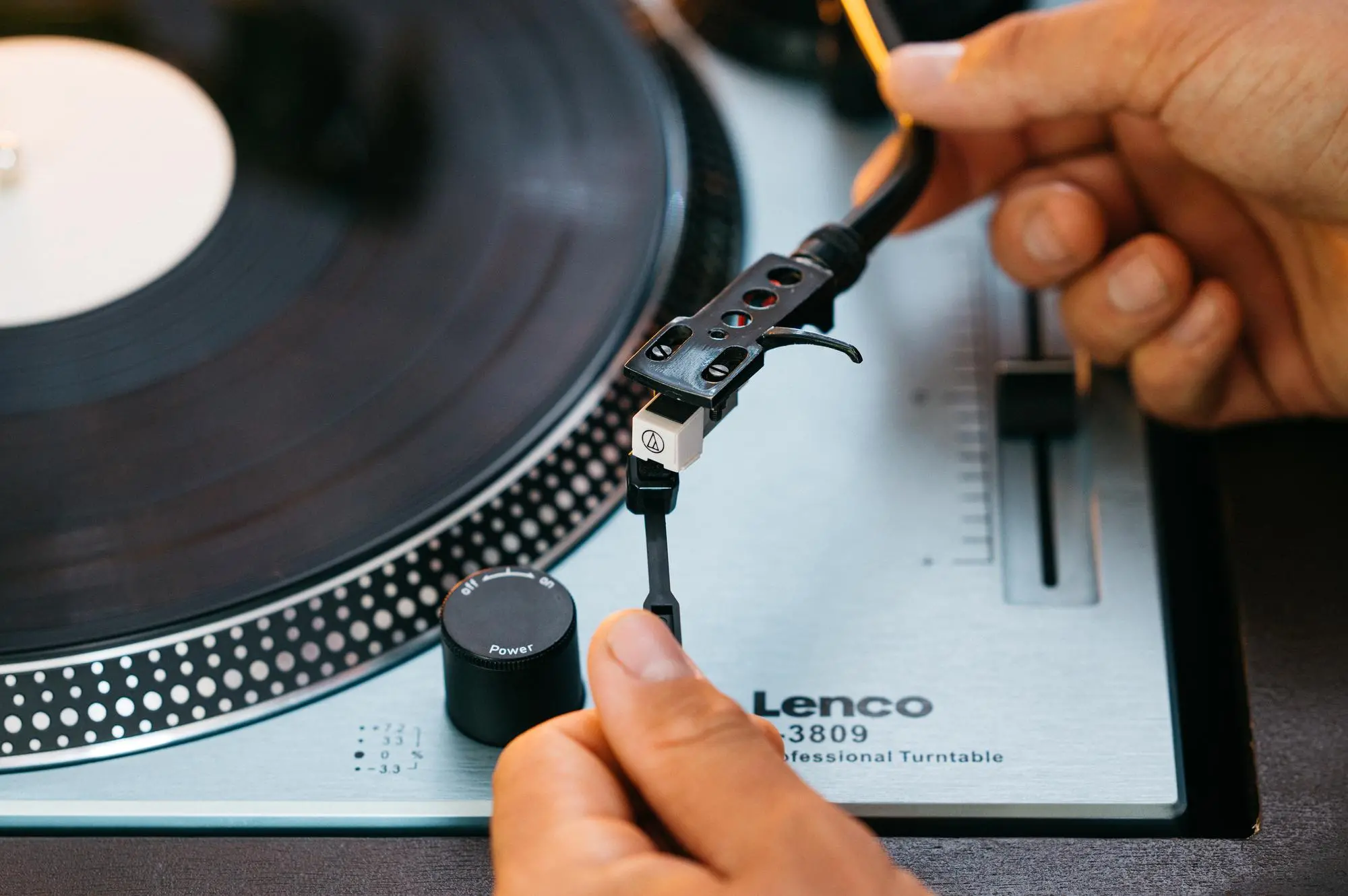 Gramofon Lenco L-3809ME Manualny Napęd bezpośredni Przedwzmacniacz Srebrny