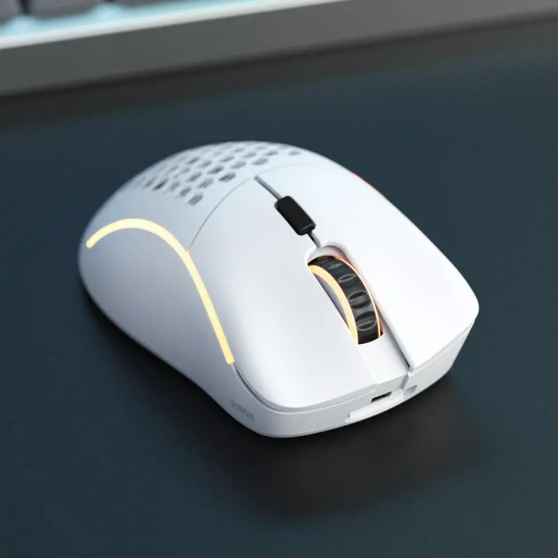 Myszka gamingowa Glorious Model D Minus Wireless Mat Biały