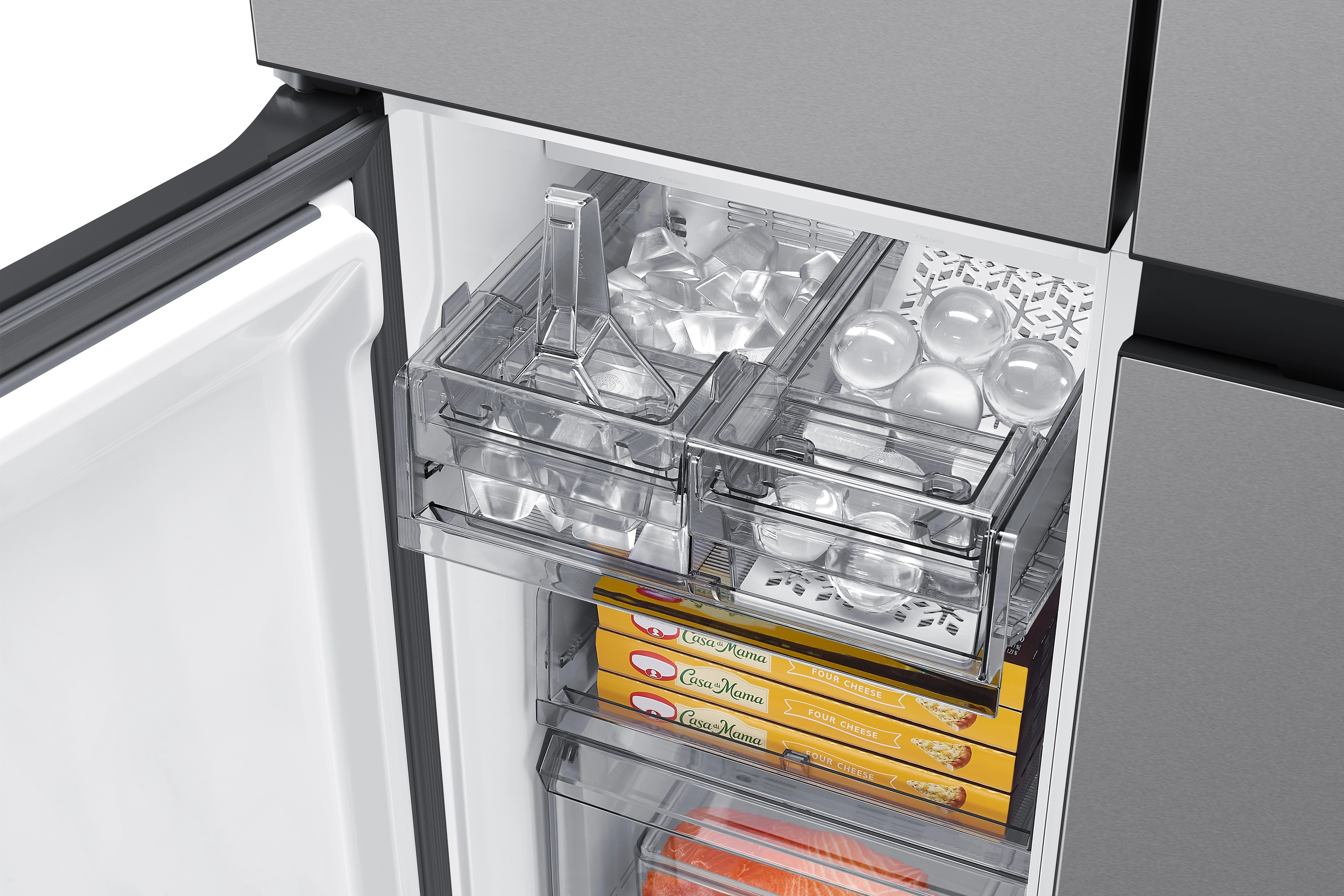 Samsung RM70F63NEREO - pierwsza na rynku lodówka do obudowy z kostkarką 2 Lodówka Multidoor Samsung RM70F63NEREO, kostki i kule lodu