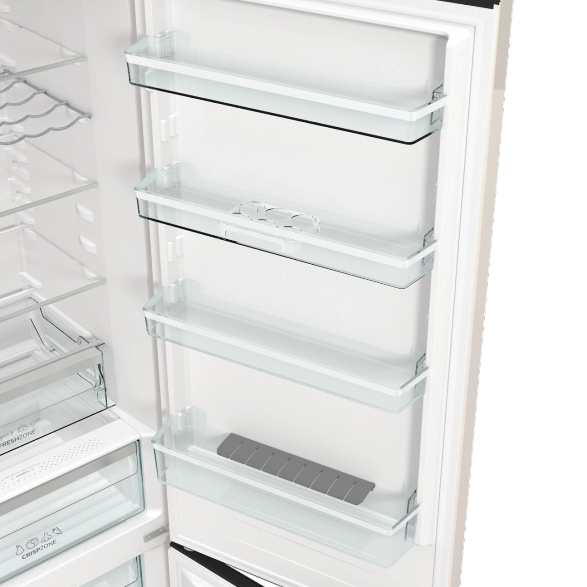 Wnętrze chłodziarki Gorenje NRK6202AC4