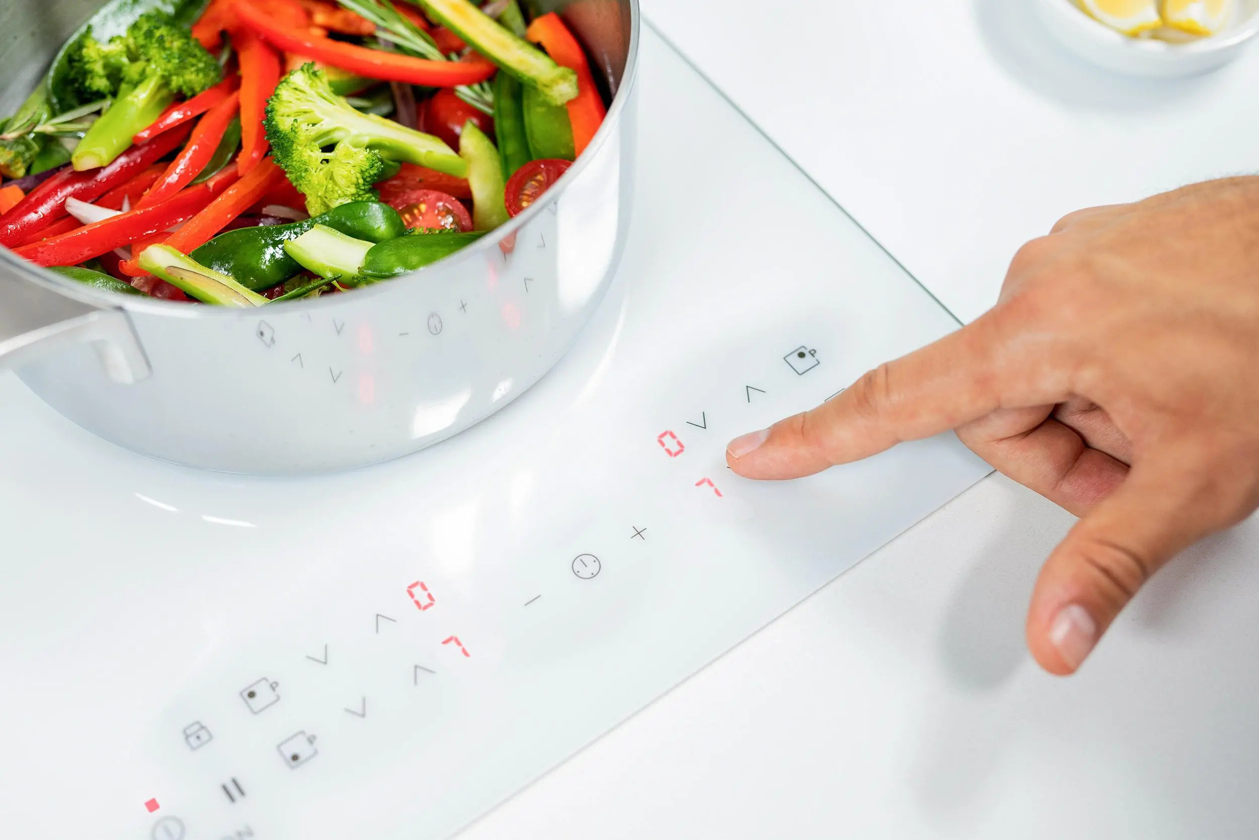 ELECTROLUX LIR60430BW – dotykowy panel sterowania