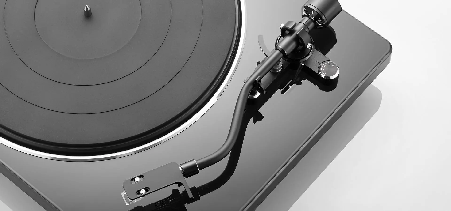 фото Проигрыватель виниловых дисков Denon DP-400 Black 2