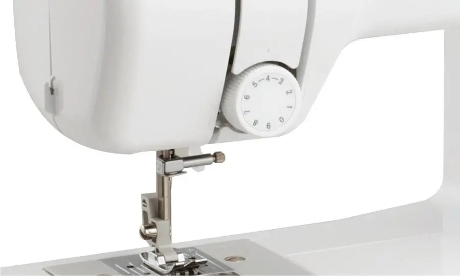 фото Швейна машинка електромеханічна Brother J17S