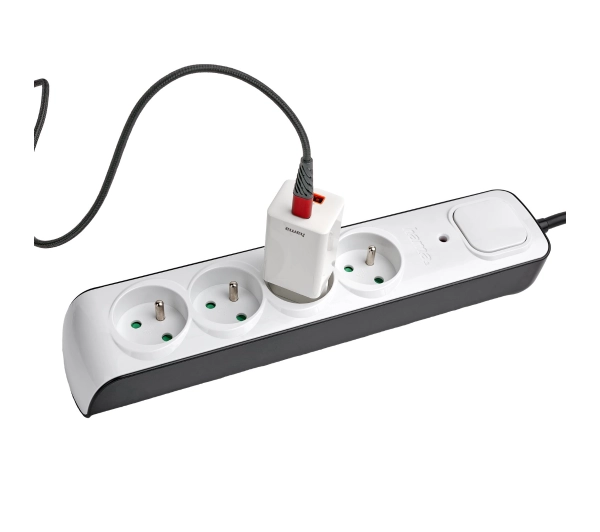 Hama P2223761 Premium 4 gniazda 1,5m Czarny