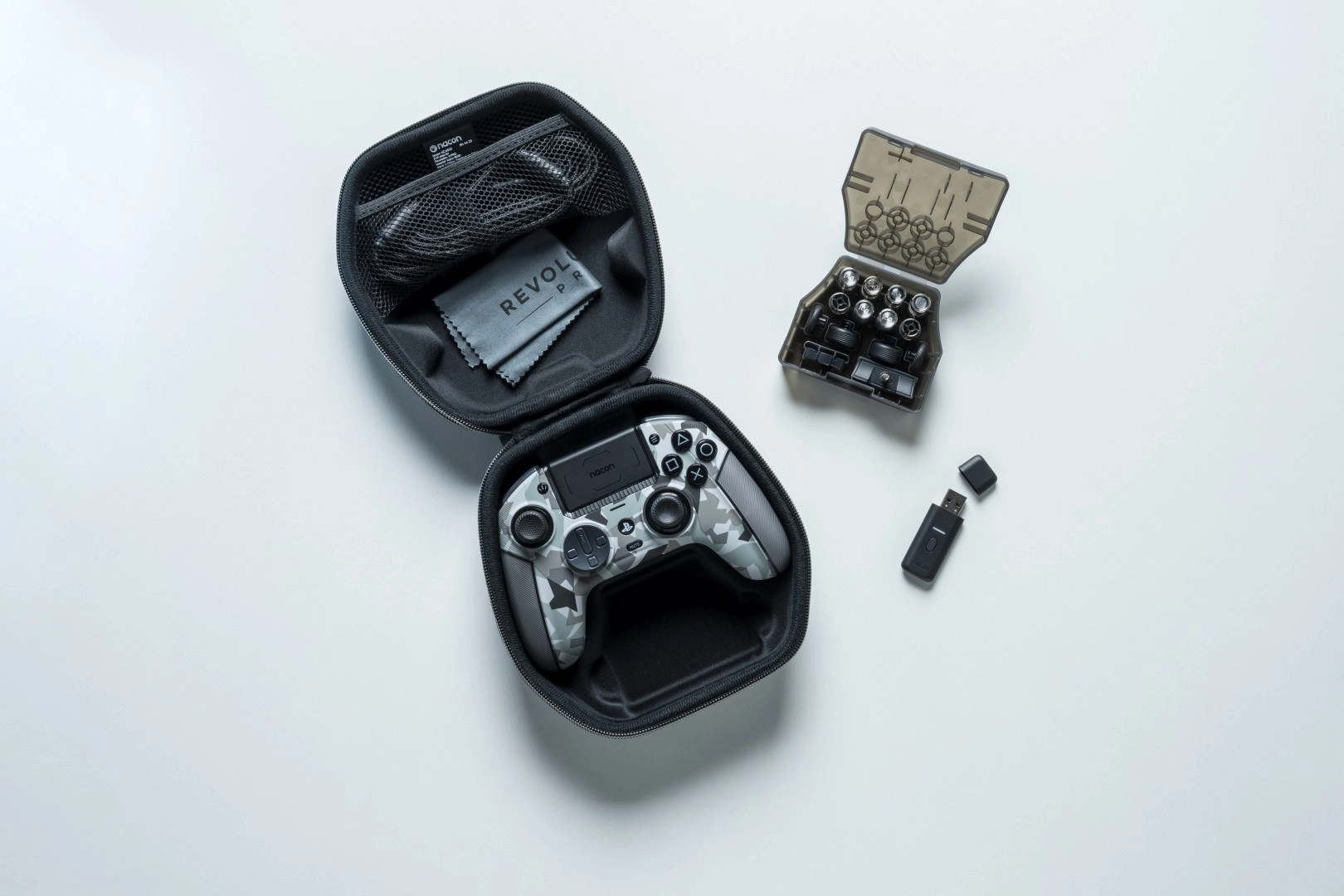 фото Геймпад Nacon Revolution 5 Pro Arctic Camo