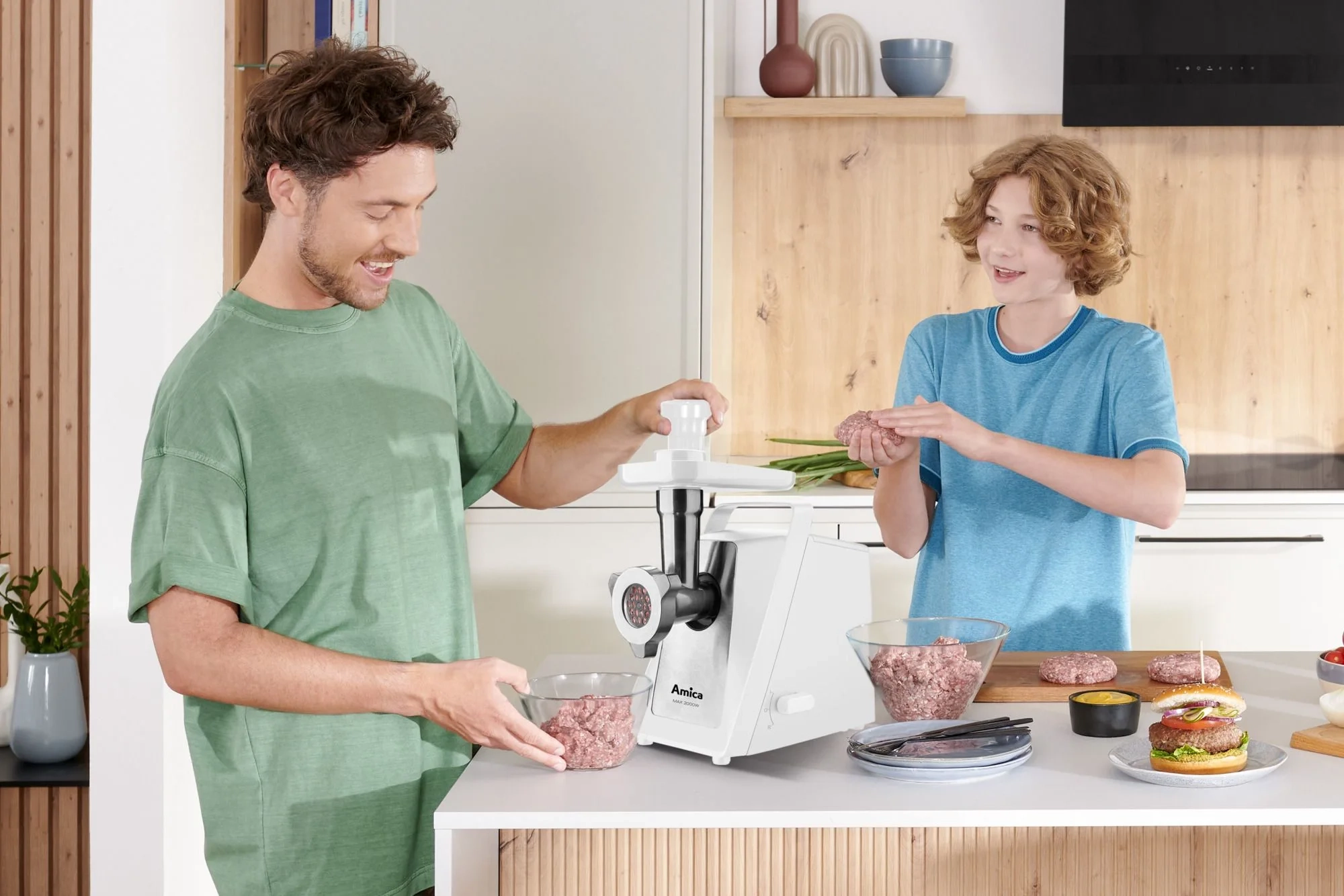 Maszynka do mięsa Amica MM 3012 1000W 3 sitka + Vege Set