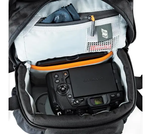 Lowepro Nova 140 AW II Czarny
