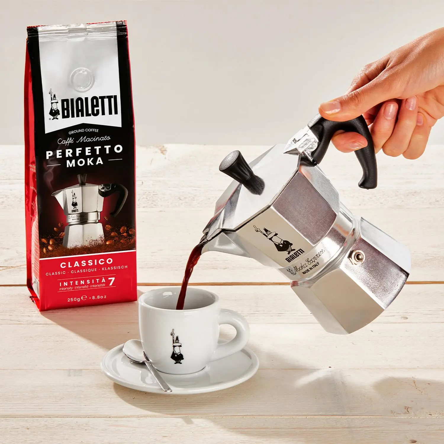 Фото Кавоварка гейзерна Bialetti Moka Express 1TZ 0006857