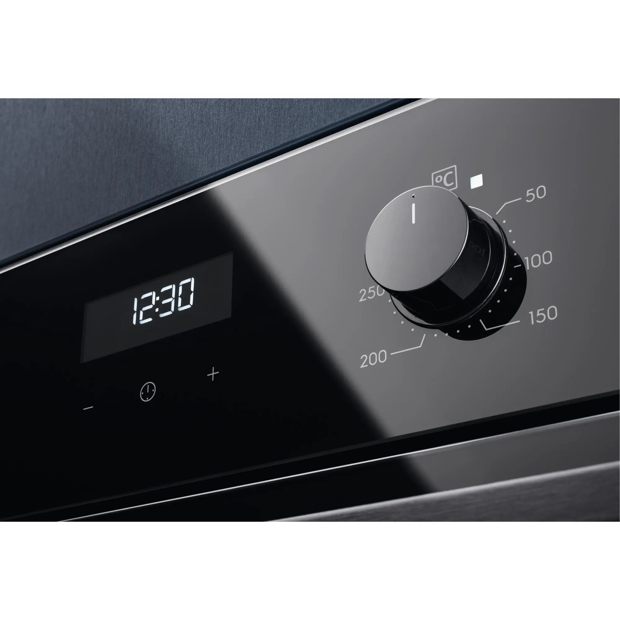 Фото Духовка електрична Electrolux EOD5H70BZ