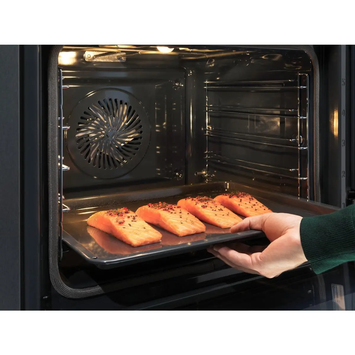 Piekarnik elektryczny parowy Electrolux 800 SteamBoost EOB9S31WX Termoobieg Termosonda Zdalne sterowanie Czarno-stalowy