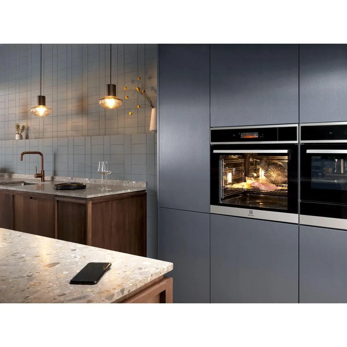 Piekarnik elektryczny parowy Electrolux 800 SteamBoost EOB9S31WX Termoobieg Termosonda Zdalne sterowanie Czarno-stalowy