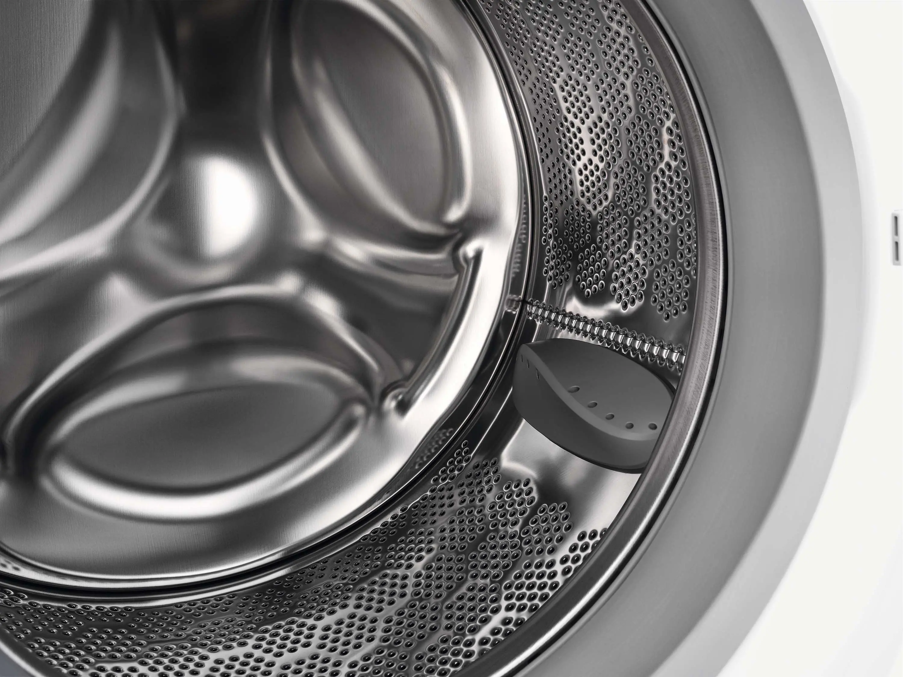Wnętrze bębna pralki Electrolux EW6F2497P